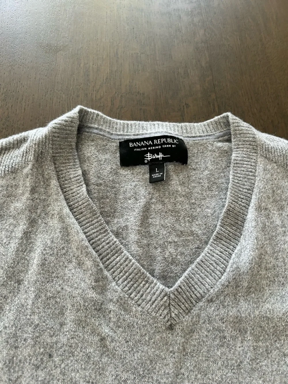 Banana Republic light gray Italian merino yarn wool long sleeve sweater v neck